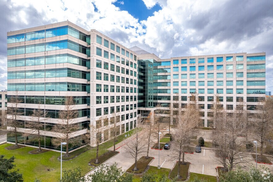 3010 Briarpark Dr, Houston, TX à louer - Photo du bâtiment - Image 1 de 13