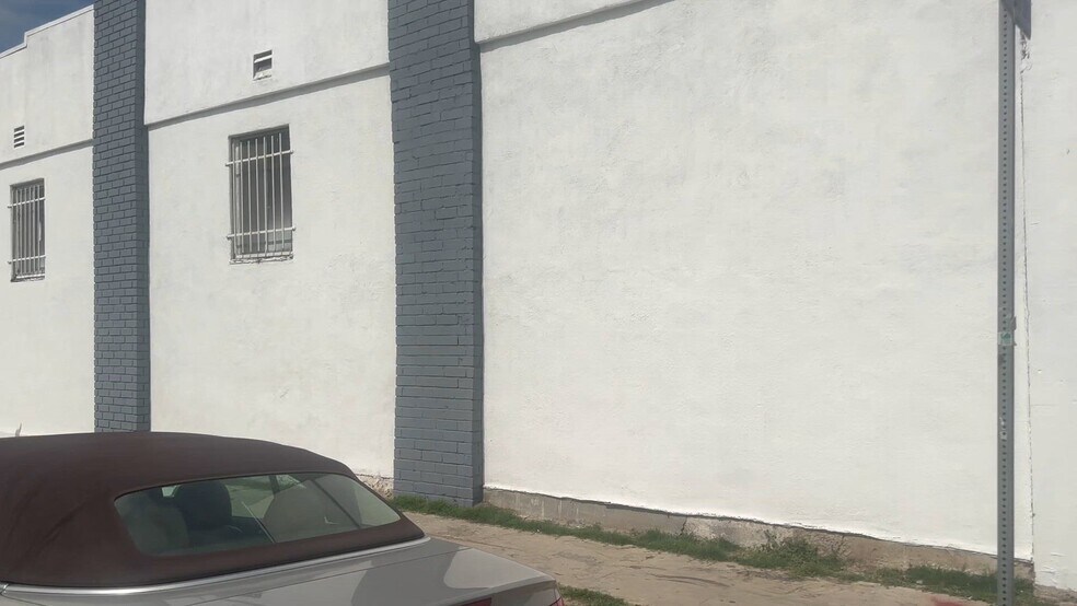 10975 S Main St, Los Angeles, CA à vendre - Vidéo sur l’inscription commerciale - Image 2 de 15
