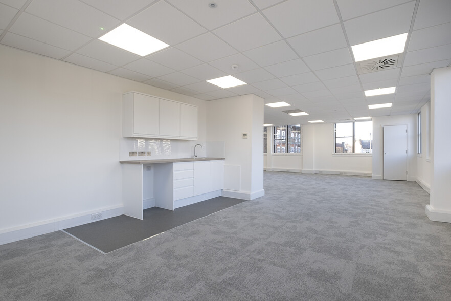 7 High St, Teddington for lease - Interior Photo - Image 3 of 3