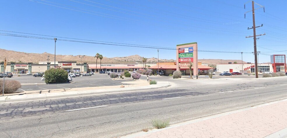 57248 29 Palms Hwy, Yucca Valley, CA à vendre - Photo du bâtiment - Image 2 de 8