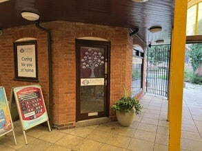 St John's, Worcester à louer Photo du bâtiment- Image 1 de 2