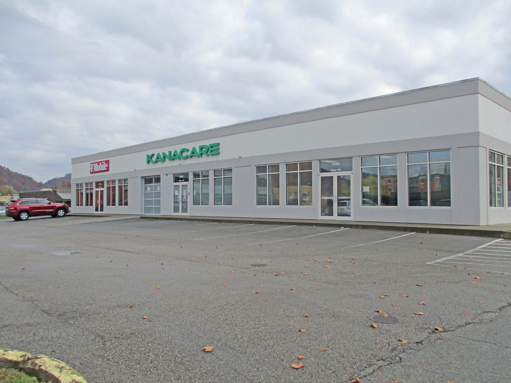 5703 MacCorkle Ave SE, Charleston, WV à louer Photo du bâtiment- Image 1 de 4