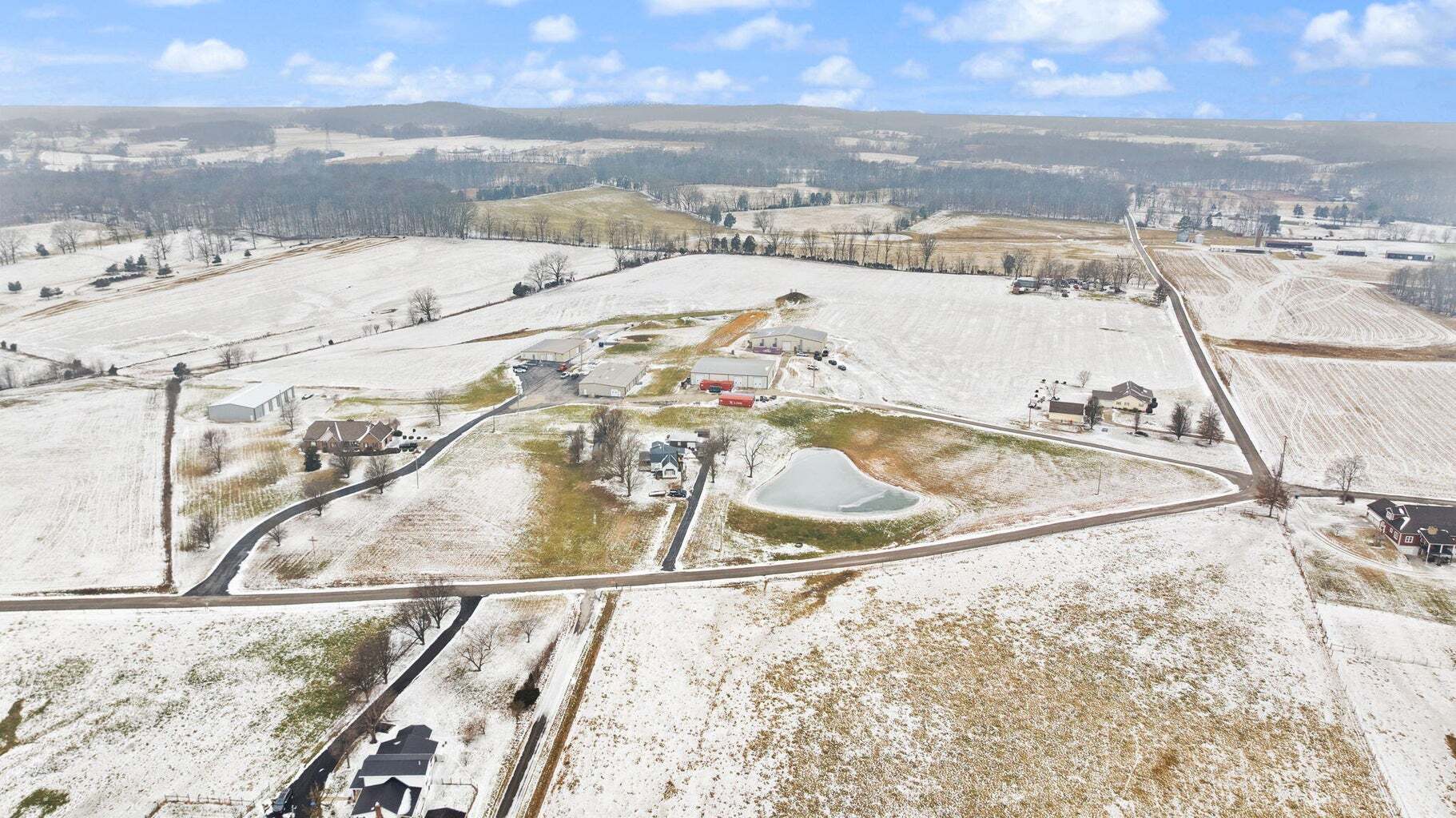 90 Gats Way portefeuille de 5 propriétés à vendre sur LoopNet.ca Photo principale- Image 1 de 16