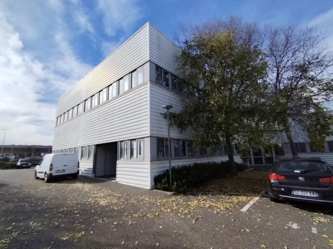 Office in Rousset for lease Building Photo- Image 1 of 15