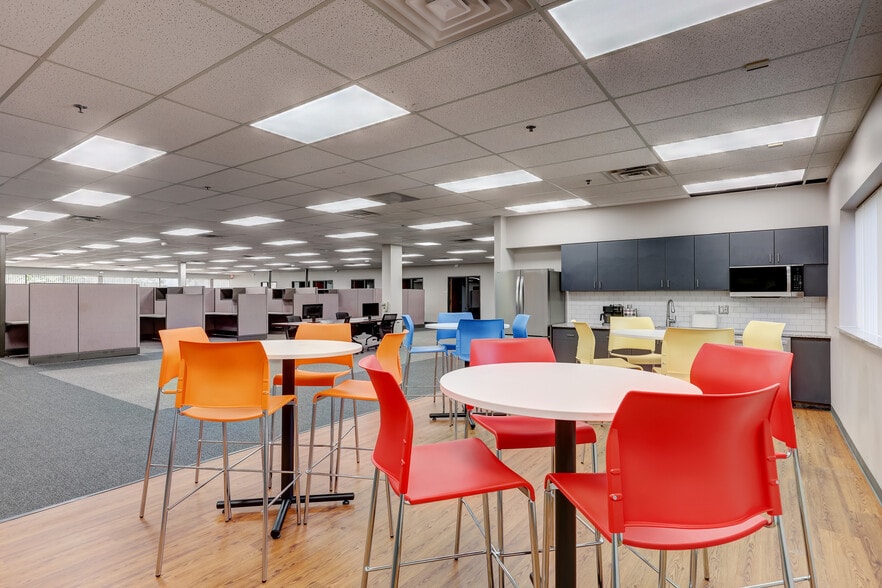 4750 Venture Dr, Ann Arbor, MI for lease - Building Photo - Image 2 of 18