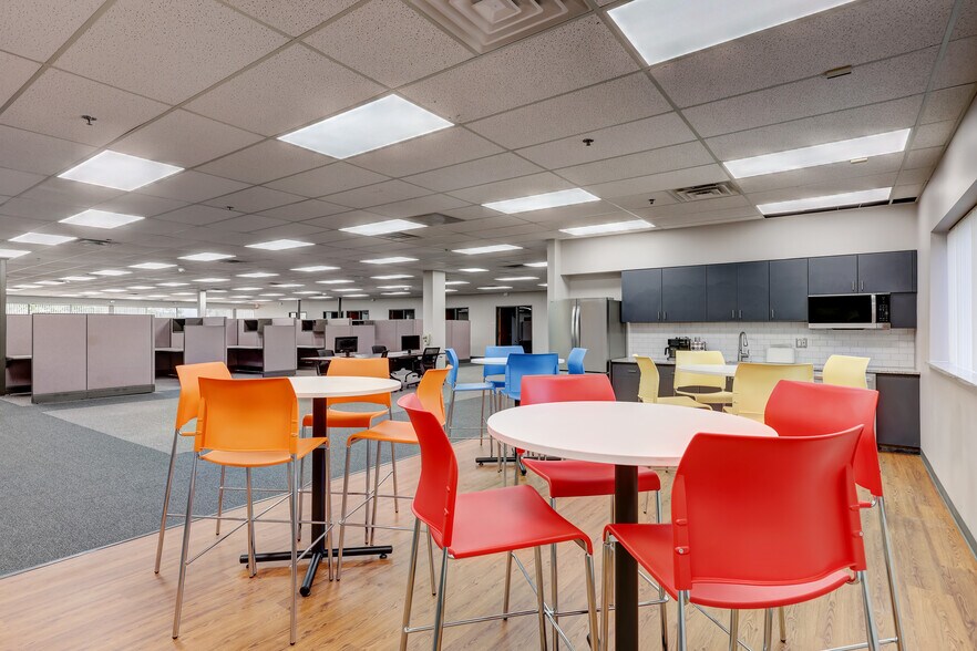 4750 Venture Dr, Ann Arbor, MI à louer - Photo du bâtiment - Image 2 de 18