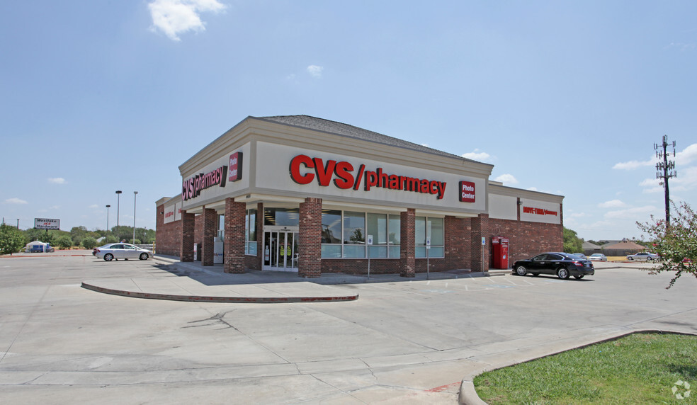 4400 Basswood Blvd, Fort Worth, TX for lease - Building Photo - Image 1 of 3