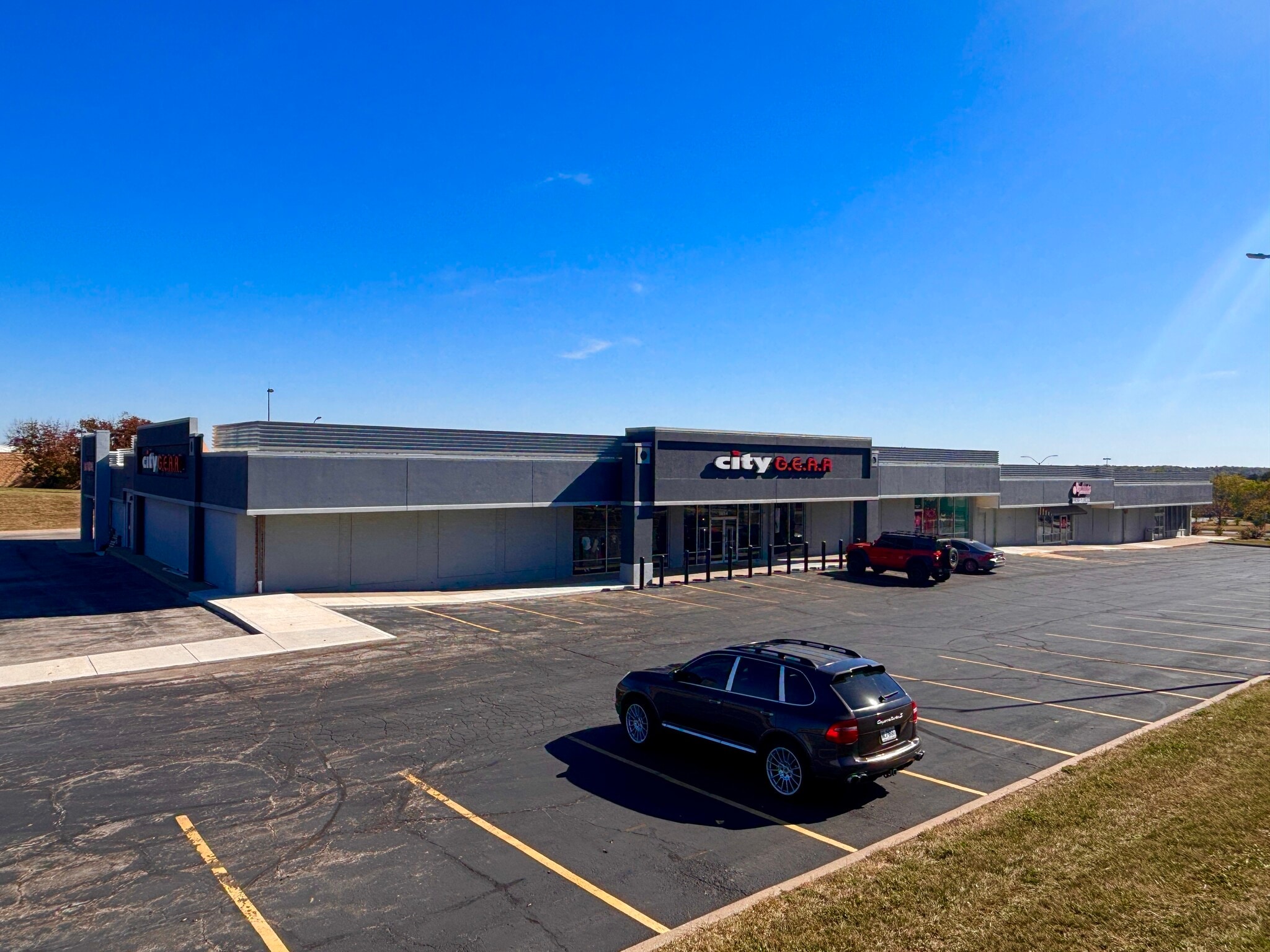 18675 E 39th St, Independence, MO à louer Photo du bâtiment- Image 1 de 13