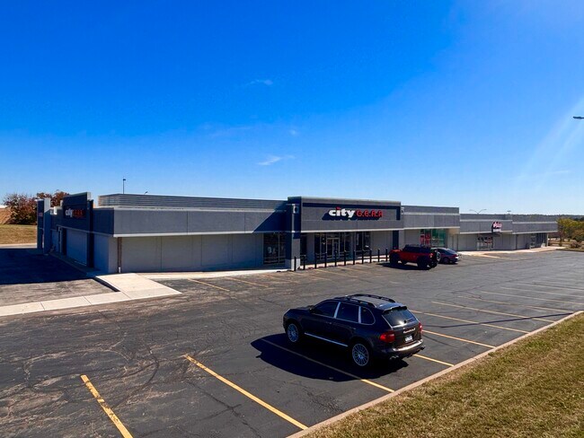 Plus de détails pour 18675 E 39th St, Independence, MO - Commerce de détail à louer