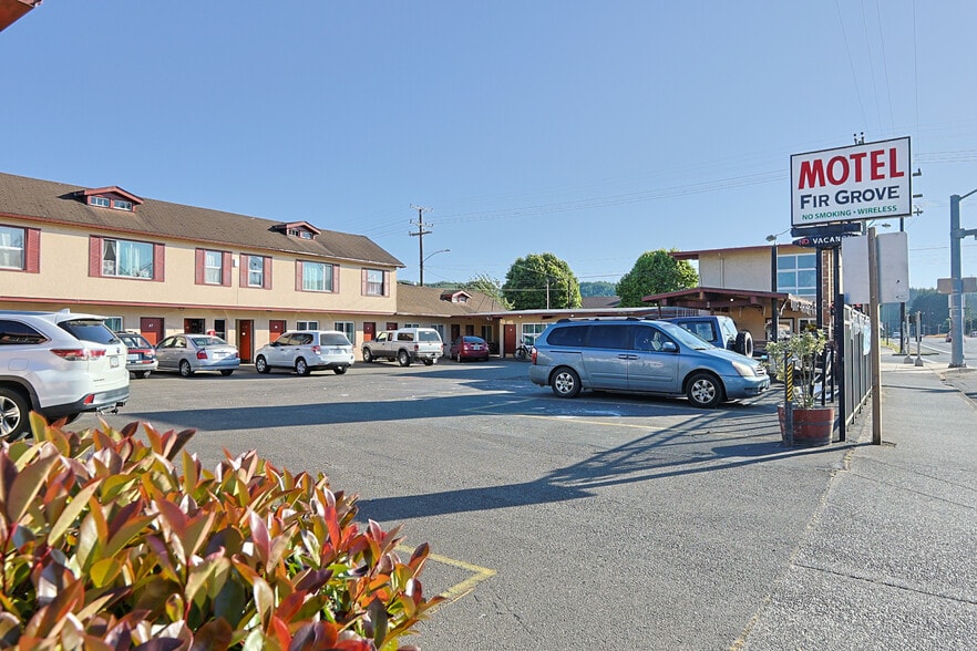 2178 Winchester Ave, Reedsport, OR for sale - Building Photo - Image 1 of 28