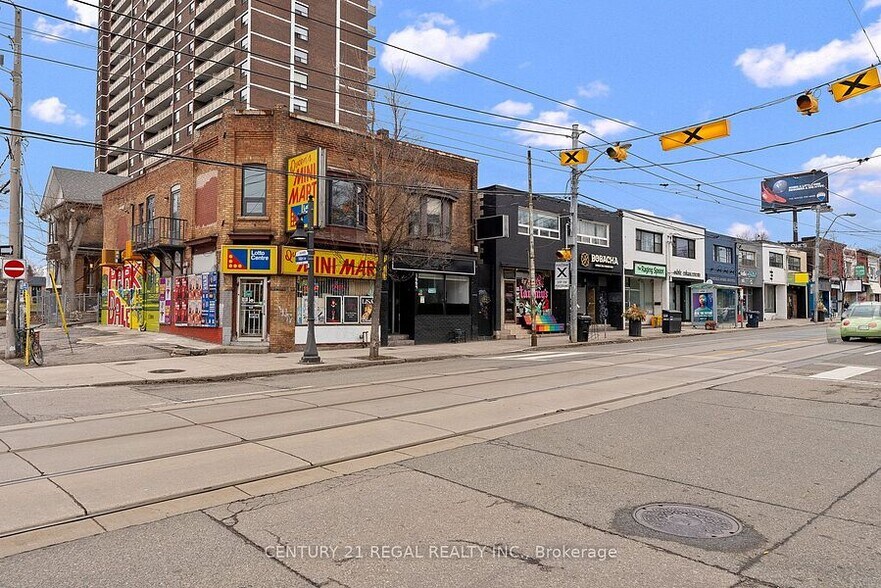 1664 Queen St W, Toronto, ON à vendre - Photo du bâtiment - Image 2 de 30