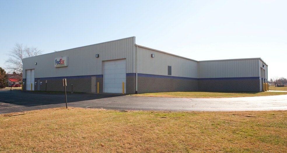 2007 N Federal Dr, Urbana, IL for lease - Building Photo - Image 2 of 8