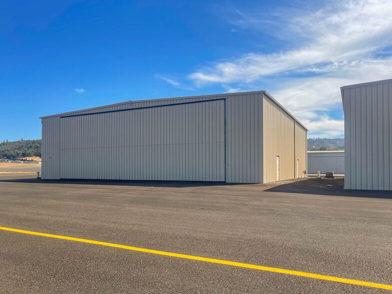 2815 NW Aviation Dr, Roseburg, OR for sale - Building Photo - Image 1 of 20