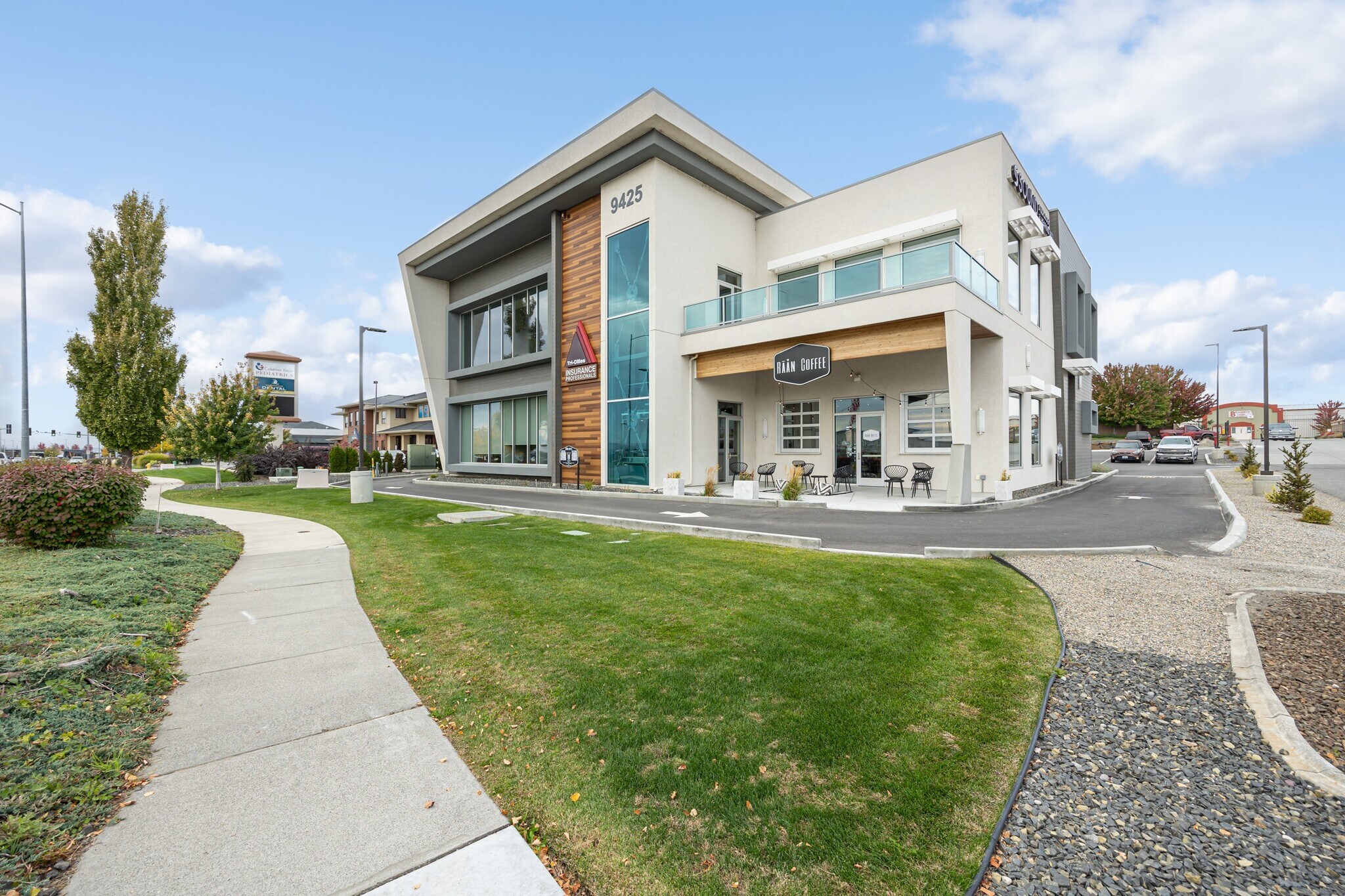 9425 Sandifur Pky, Pasco, WA à vendre Photo du bâtiment- Image 1 de 86