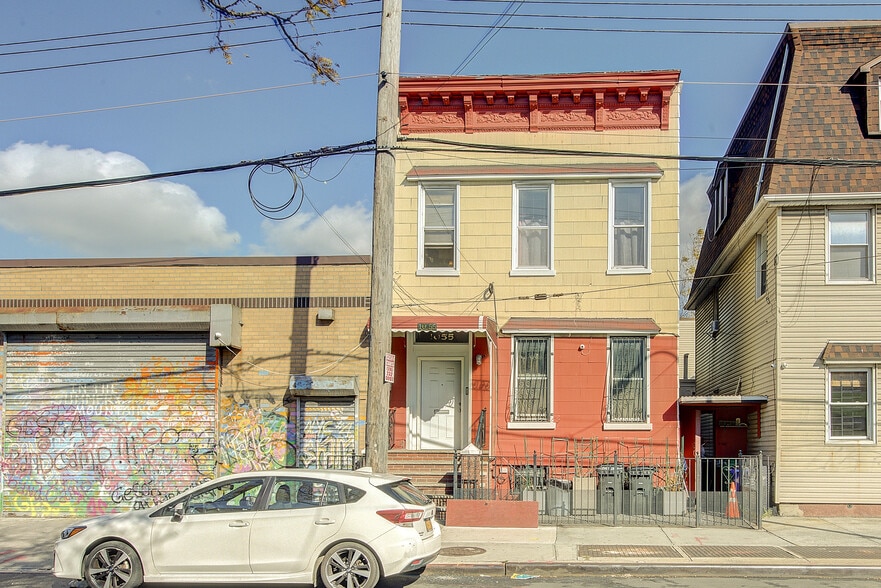 1055 Wyckoff Ave, Ridgewood, NY for sale - Primary Photo - Image 1 of 6