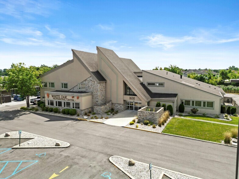 1630 45th Ave, Munster, IN à louer - Photo du bâtiment - Image 3 de 6