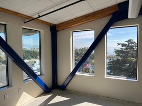 1160 Brickyard Cove Rd, Richmond, CA for lease Interior Photo- Image 2 of 4