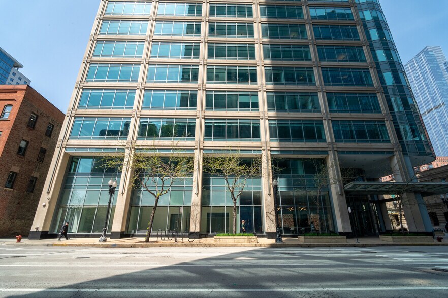 550 W Washington Blvd, Chicago, IL à louer - Photo du bâtiment - Image 3 de 20