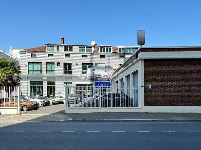 Flex in Gennevilliers for sale - Building Photo - Image 1 of 10