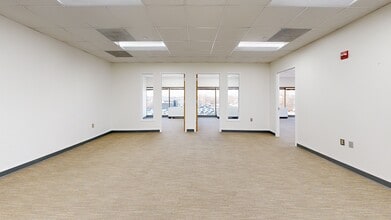 6 Montgomery Village Ave, Gaithersburg, MD à louer Numérisation 3D de Matterport- Image 1 de 12