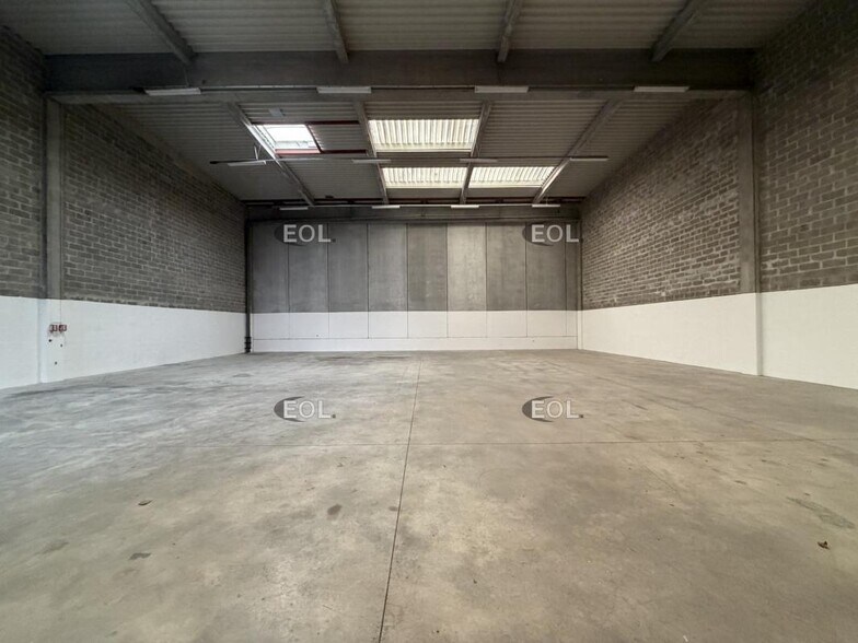 Industrial in Moissy-Cramayel for lease - Interior Photo - Image 2 of 7