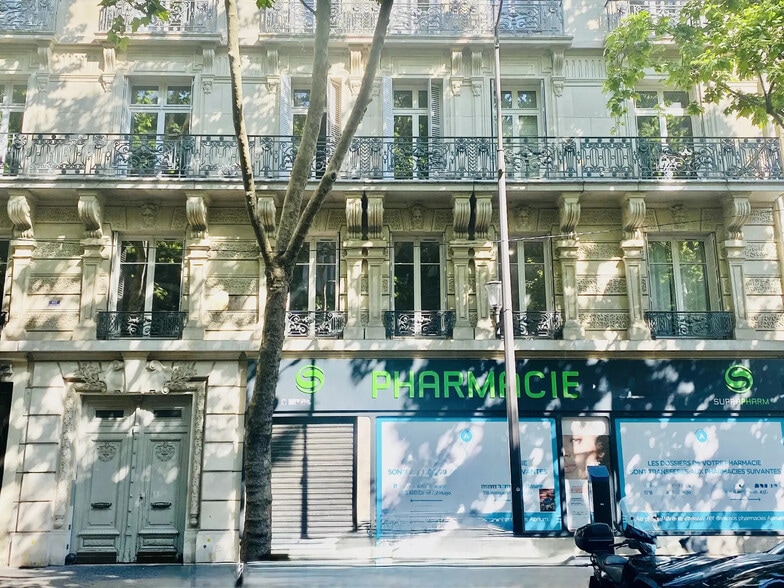 Retail in Paris for lease - Building Photo - Image 1 of 8