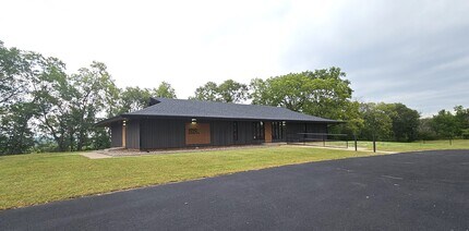 1010 Oak Ridge Dr, Eau Claire, WI à louer Photo du bâtiment- Image 1 de 16