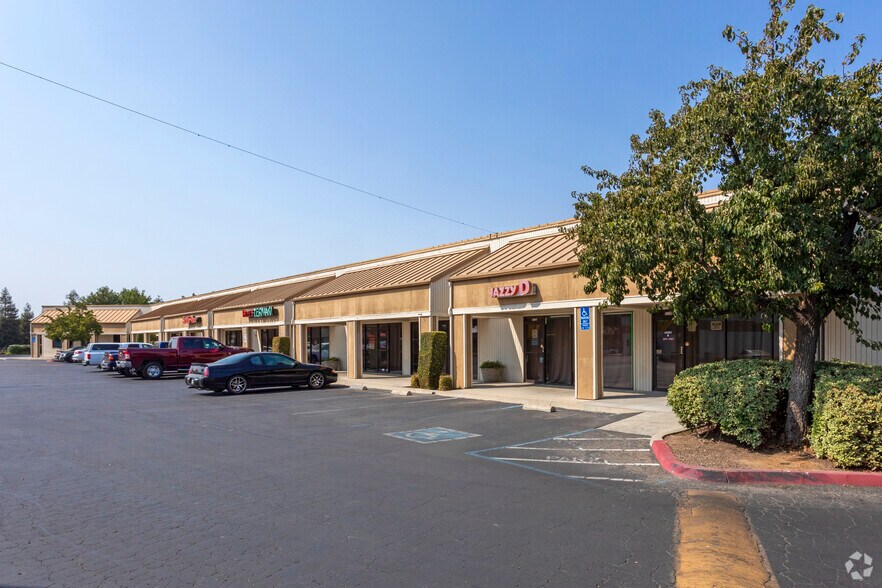 2700-2780 W Shaw Ave, Fresno, CA à louer - Photo du bâtiment - Image 3 de 9