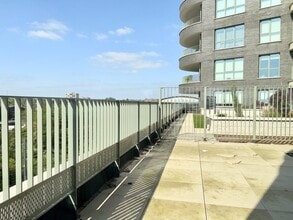 Old Oak Common Ln, Londres à louer Photo du bâtiment- Image 2 de 10