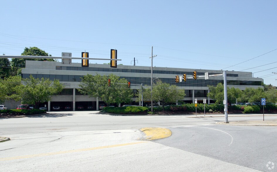 250 W Lancaster Ave, Paoli, PA à vendre - Photo du bâtiment - Image 2 de 33