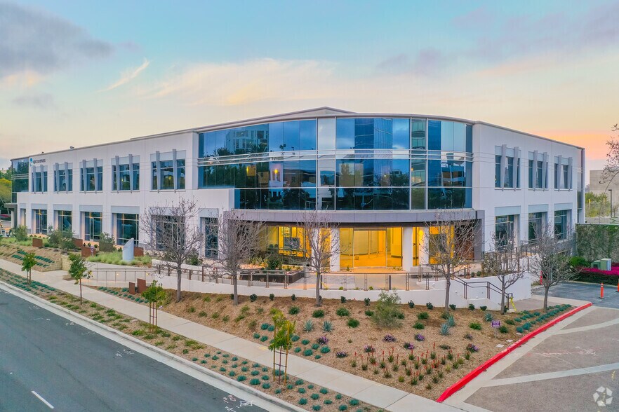 9381 Judicial Dr, San Diego, CA à louer - Photo du bâtiment - Image 1 de 8
