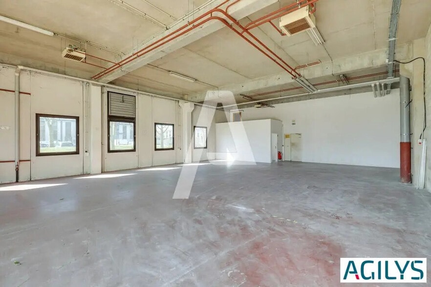 Flex in for lease - Interior Photo - Image 3 of 5