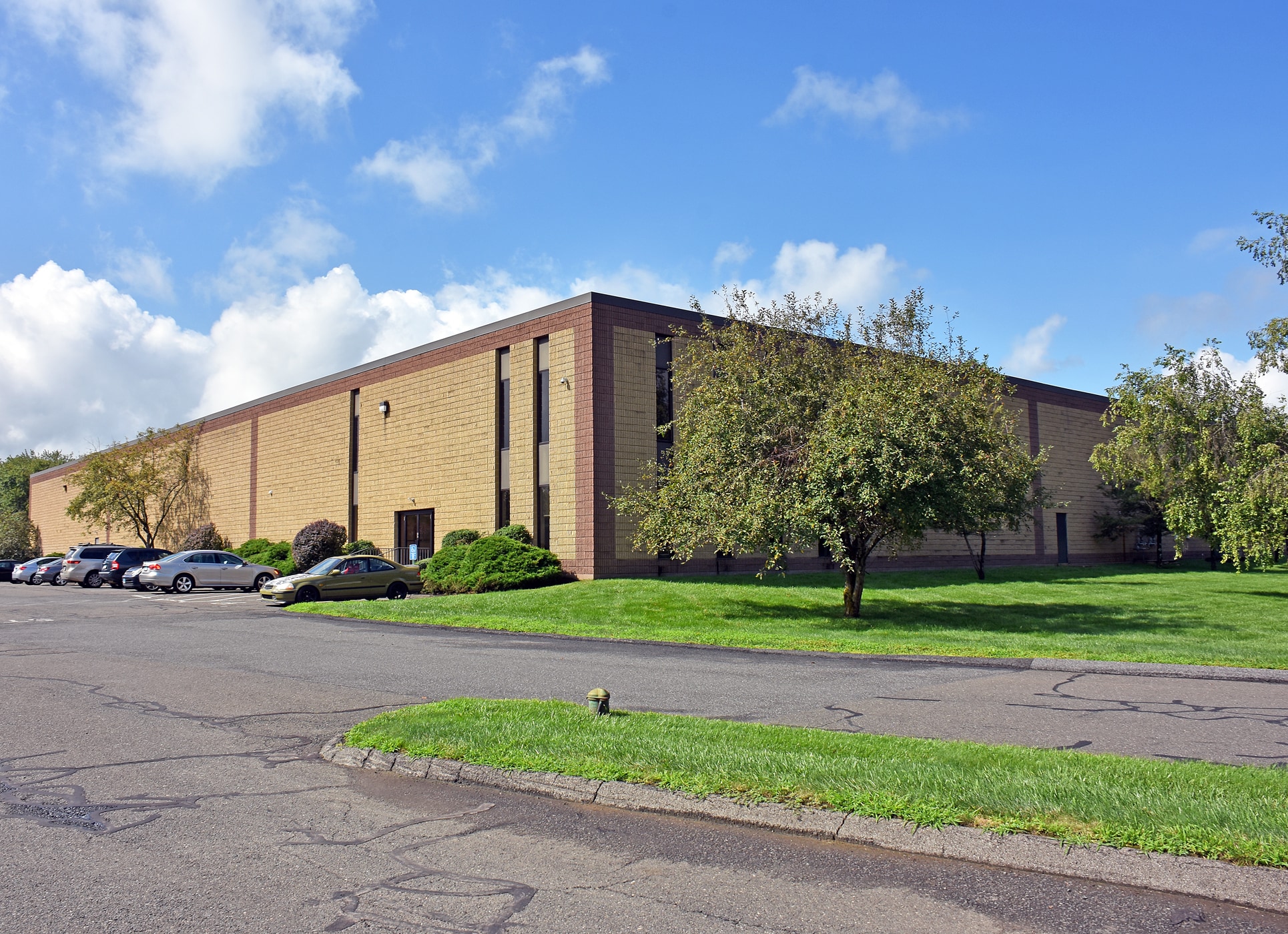 113 Silvermine Rd, Brookfield, CT for lease Building Photo- Image 1 of 8