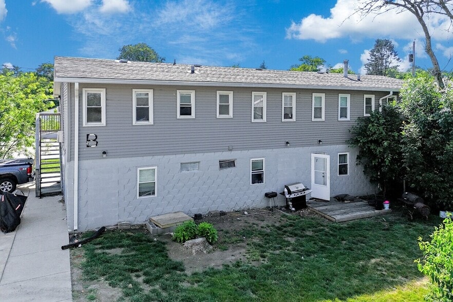 2127 Indianola Ave, Des Moines, IA à vendre - Photo du bâtiment - Image 2 de 4