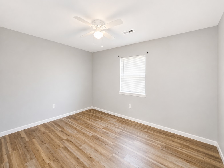 191 Railroad St, Phil Campbell, AL for sale - Building Photo - Image 2 of 14
