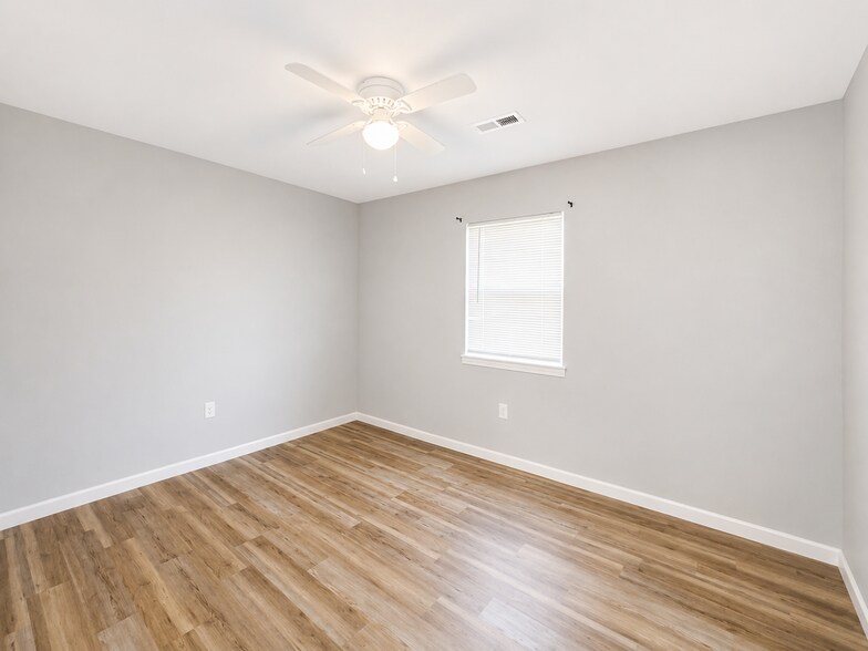 191 Railroad St, Phil Campbell, AL à vendre - Photo du bâtiment - Image 2 de 14