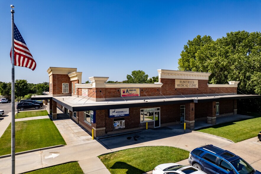 307 W US Highway 54, Andover, KS à vendre - Photo du bâtiment - Image 2 de 30