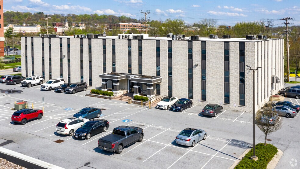 110 Painters Mill Rd, Owings Mills, MD à louer - Photo du bâtiment - Image 1 de 5