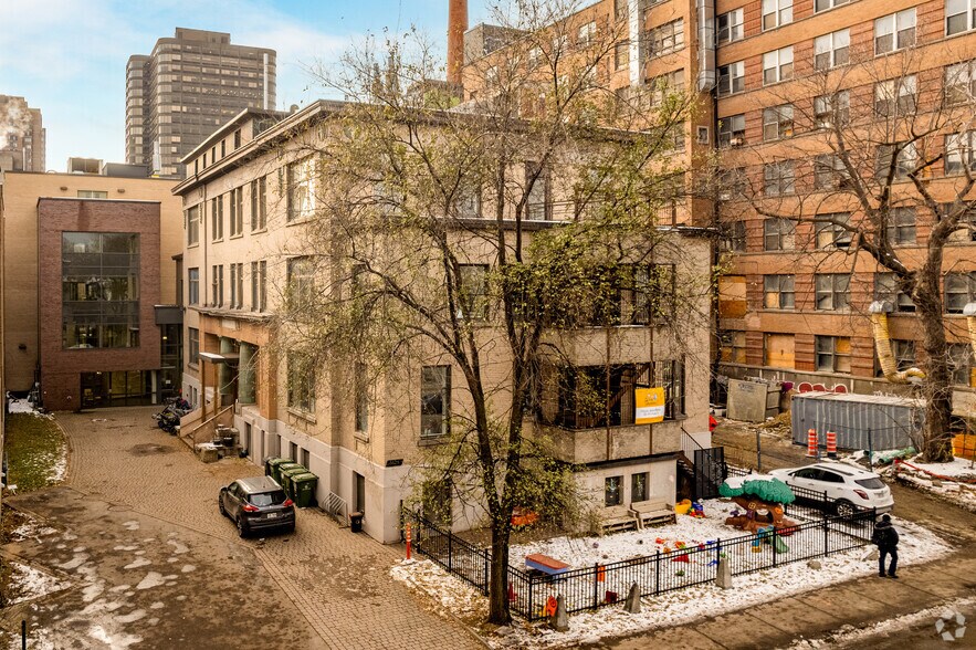 3626 Rue Saint-Urbain, Montréal, QC for sale - Building Photo - Image 1 of 1