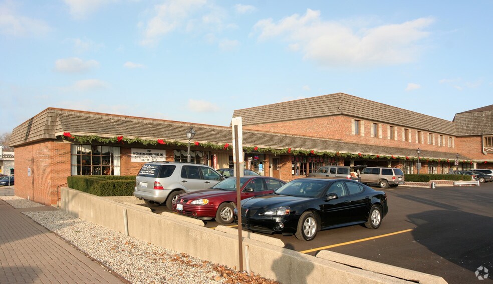 100-130 Barrington Commons Ct, Barrington, IL à louer - Photo du bâtiment - Image 3 de 10