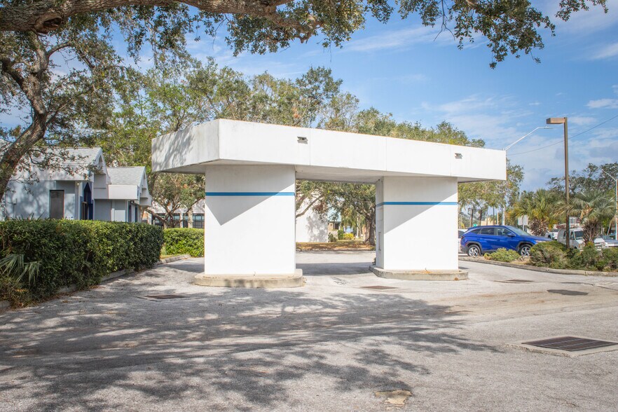 10 Pasadena Ave N, Saint Petersburg, FL à vendre - Photo du bâtiment - Image 2 de 11