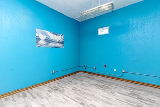 5718 Pacific Ave SE, Lacey, WA à louer Photo intérieure- Image 1 de 2