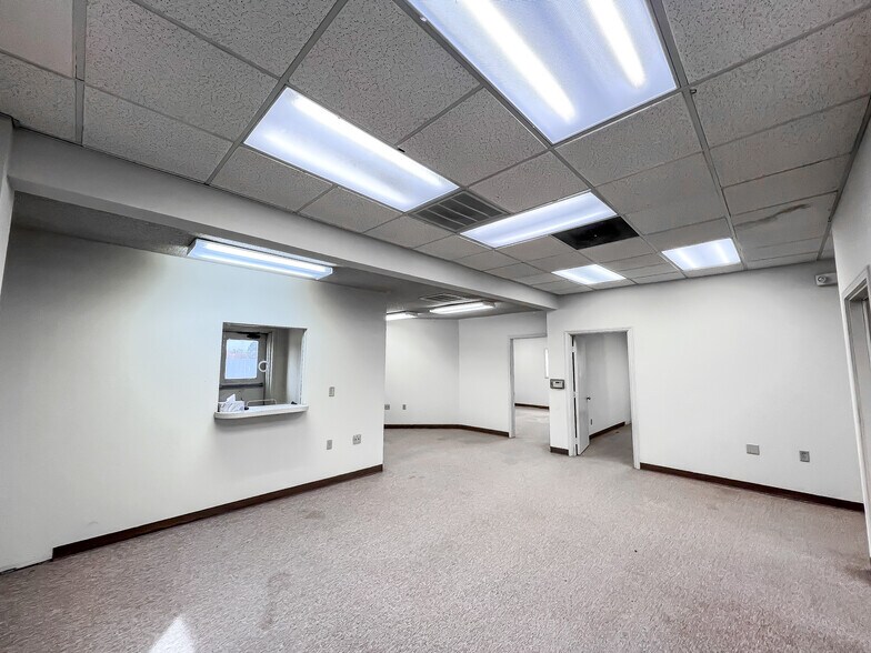 712 W Holland Ave, Alpine, TX à louer - Photo du bâtiment - Image 3 de 16