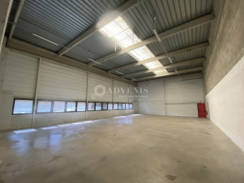 1 Avenue Le Verrier, Trappes for lease - Building Photo - Image 2 of 6