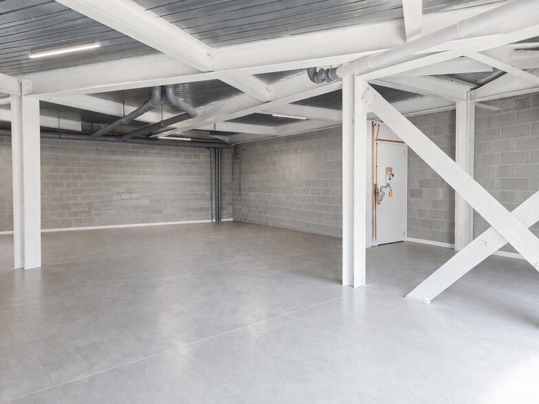 110-120 Ocean Dr, Edinburgh for lease - Building Photo - Image 1 of 3