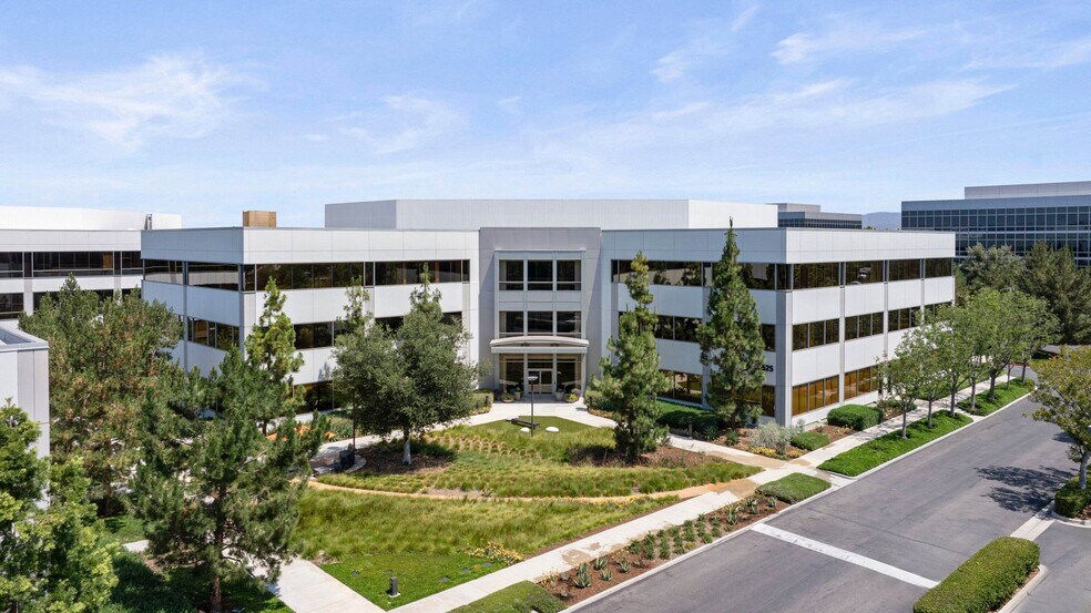 15545 Sand Canyon Ave, Irvine, CA à louer - Photo du bâtiment - Image 2 de 12