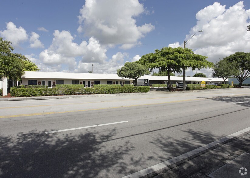 315-353 SW 27th Ave, Fort Lauderdale, FL à louer - Photo du bâtiment - Image 3 de 5