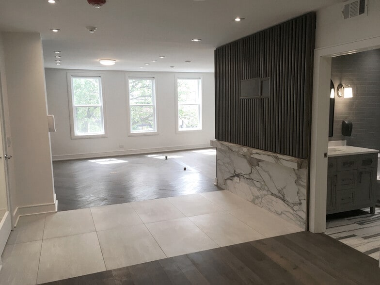 47 S Washington St, Hinsdale, IL for lease - Interior Photo - Image 2 of 4