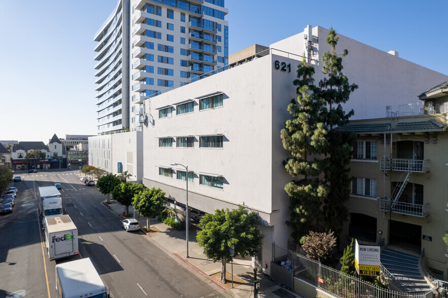 3008 Wilshire Blvd, Los Angeles, CA à louer - Photo du bâtiment - Image 2 de 5