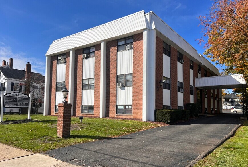71 W Main St, Freehold, NJ à louer - Photo du bâtiment - Image 1 de 10